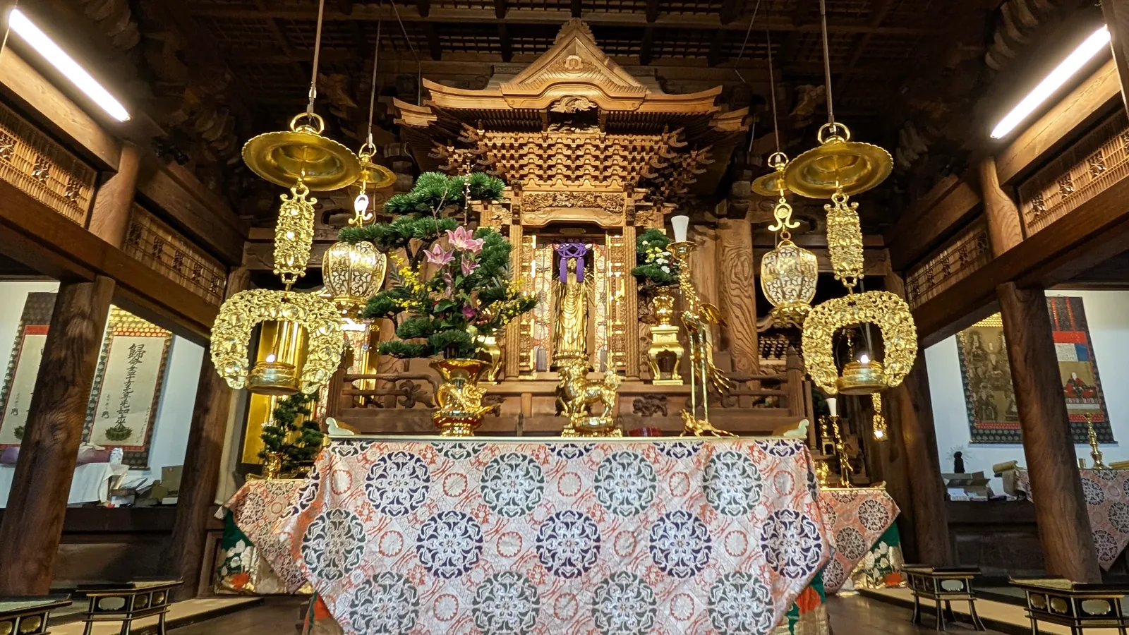 正信寺 本堂の内陣・ご本尊 阿弥陀如来
